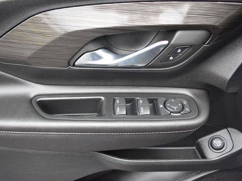 Used 2022 GMC Terrain SLE w/ Driver Convenience Package image 12