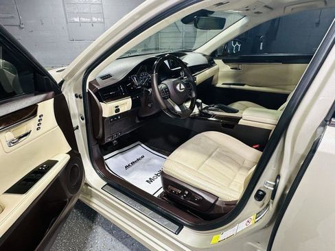 Used 2018 Lexus ES 350 w/ Luxury Package w/Wood Trim FWD image 24