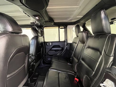 Used 2018 Jeep Wrangler Unlimited Sahara image 20