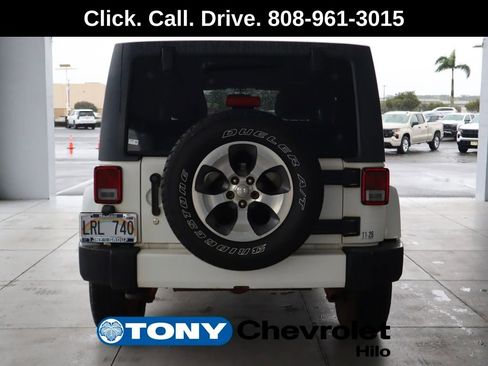 Used 2016 Jeep Wrangler Unlimited Sahara w/ Connectivity Group image 4