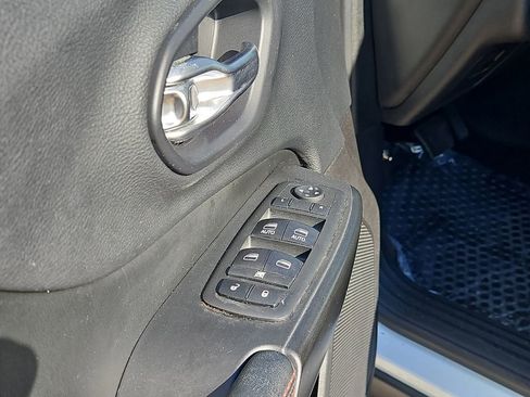 Used 2019 Jeep Cherokee Trailhawk w/ Trailer Tow Group image 19