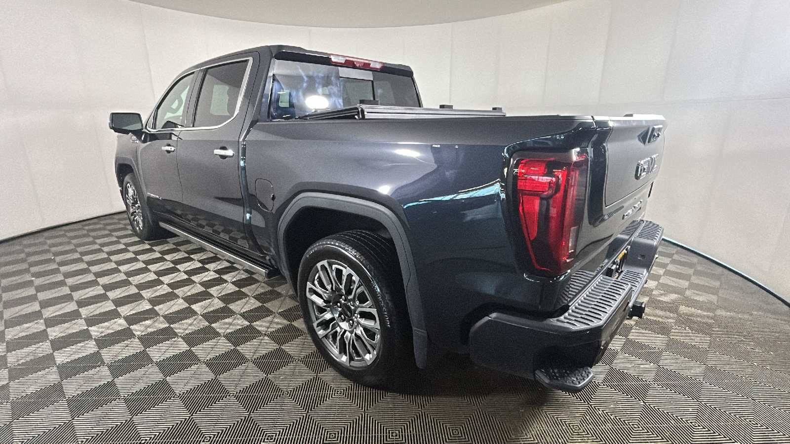 Used 2025 GMC Sierra 1500 Denali Ultimate AWD/4WD image 6