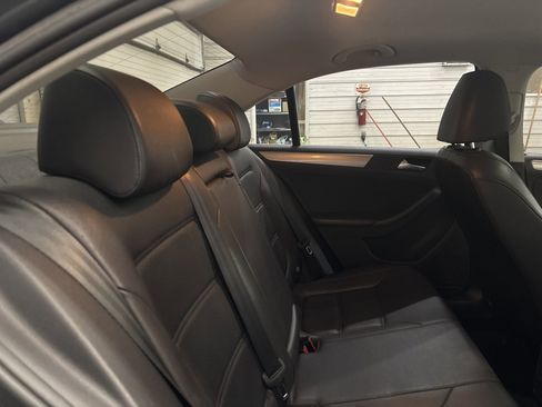 Used 2017 Volkswagen Jetta SE image 30