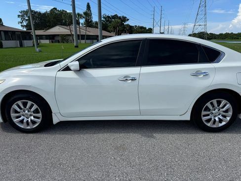 Used 2015 Nissan Altima 2.5 S w/ Power Driver Seat Package FWD image 5