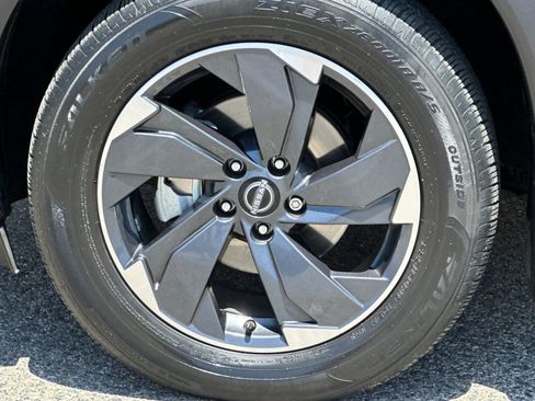 Used 2024 Nissan Rogue SV FWD image 33