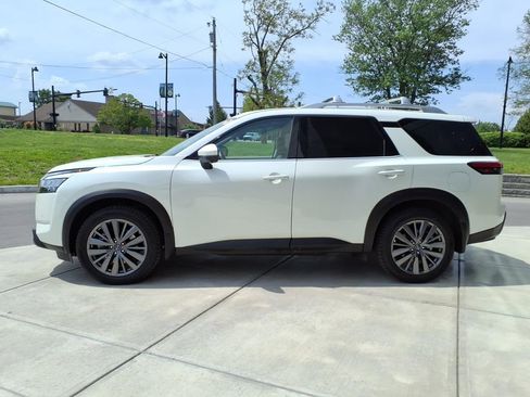 Used 2023 Nissan Pathfinder SL w/ SL Premium Package AWD/4WD image 4