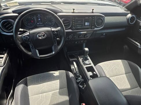 Used 2022 Toyota Tacoma TRD Off-Road w/ Technology Package AWD/4WD image 13