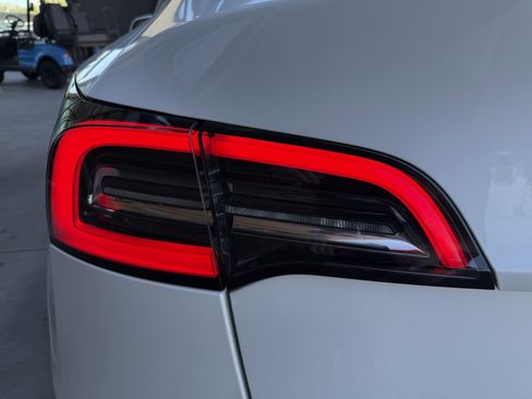 Used 2024 Tesla Model Y 2WD image 14