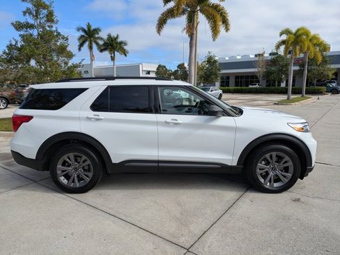 Certified 2021 Ford Explorer XLT w/ Equipment Group 202A image 3