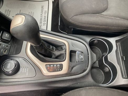 Used 2017 Jeep Cherokee Latitude image 36