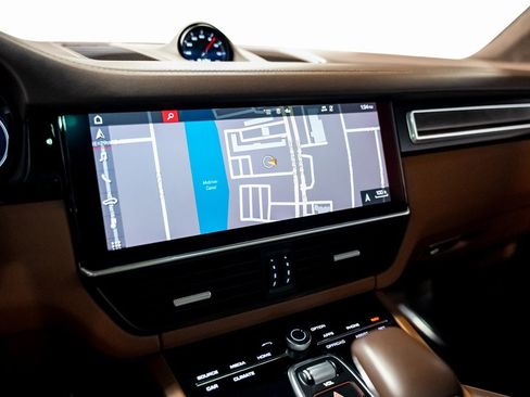 Used 2021 Porsche Cayenne Turbo image 48