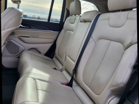 Used 2022 Jeep Grand Cherokee Limited image 14