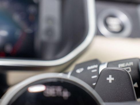 Used 2018 Land Rover Range Rover HSE image 31