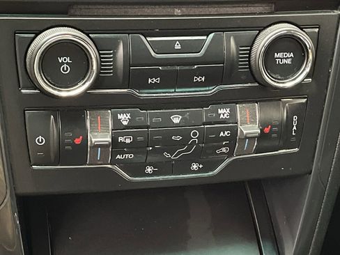 Used 2018 Ford Explorer XLT w/ Equipment Group 202A AWD/4WD image 23