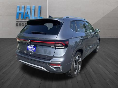 Certified 2025 Volkswagen Taos SE AWD/4WD image 6