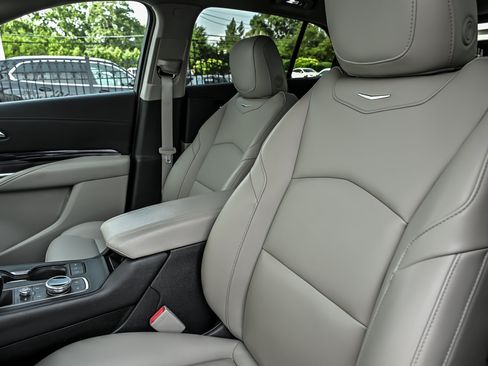 Used 2019 Cadillac XT4 Luxury w/ Cold Weather Package FWD image 19