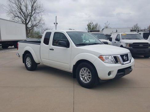 Used 2016 Nissan Frontier SV image 5