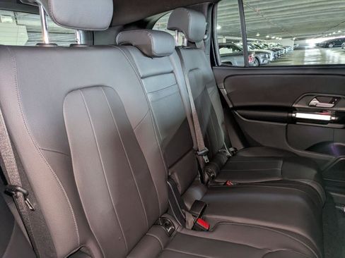 Used 2025 Mercedes-Benz GLB 250 image 21