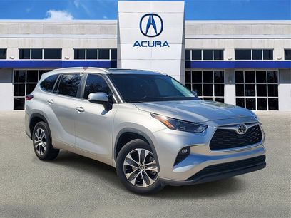 Used 2023 Toyota Highlander XLE