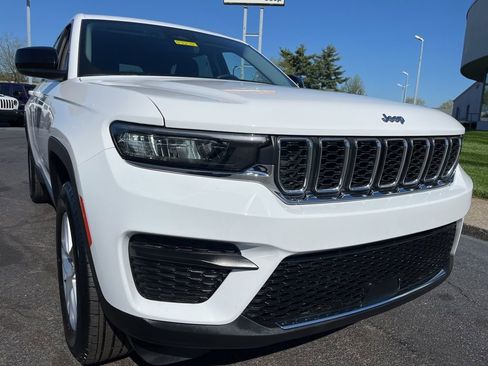Used 2023 Jeep Grand Cherokee Laredo w/ Luxury Tech Group I AWD/4WD image 70