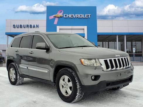 Used 2011 Jeep Grand Cherokee Laredo image 3