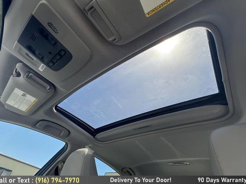 Used 2018 Toyota Camry SE w/ Moonroof Package FWD image 22
