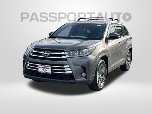 Used 2019 Toyota Highlander Limited Platinum image 1