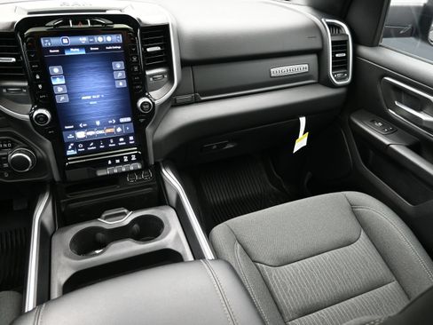 Used 2023 RAM 1500 Big Horn AWD/4WD image 38
