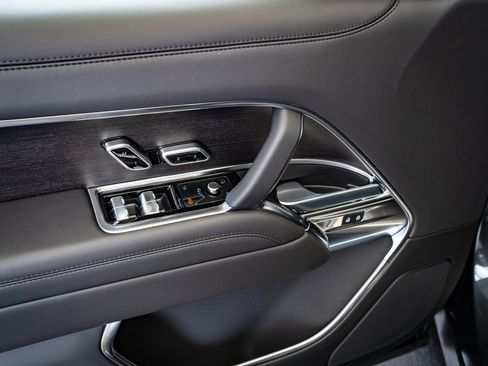 New 2026 Land Rover Range Rover Long Wheelbase SE image 22