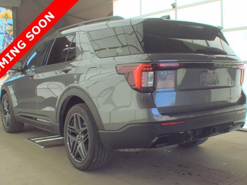 Used 2025 Ford Explorer ST-Line w/ ST-Line Street Pack AWD/4WD image 5