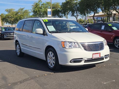 Used 2013 Chrysler Town & Country Touring image 3