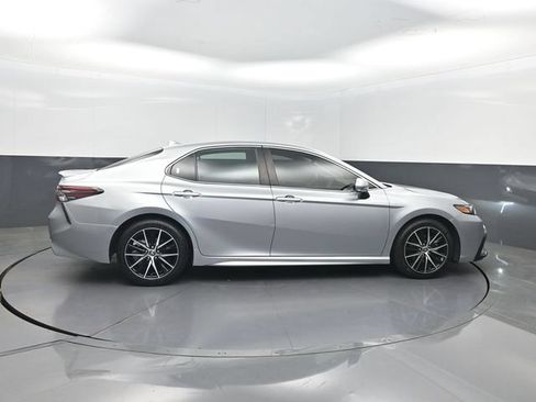 Used 2022 Toyota Camry SE FWD image 33