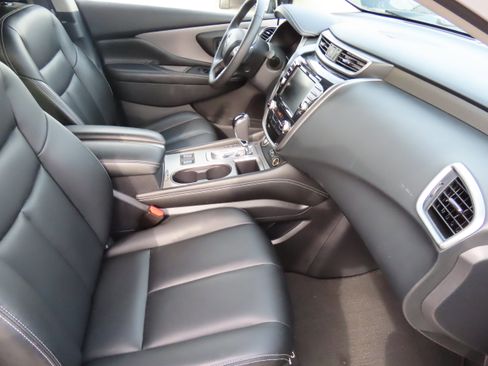 Used 2024 Nissan Murano SV w/ SV Midnight Edition Package image 11