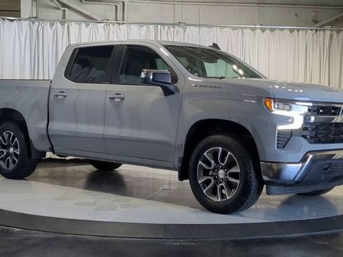 Used 2024 Chevrolet Silverado 1500 LT AWD/4WD image 2