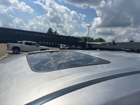 Used 2022 Toyota Sienna XLE FWD image 47