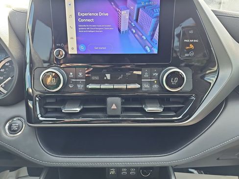 Used 2023 Toyota Highlander L FWD image 29