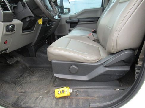 Used 2017 Ford F550 2WD Regular Cab Super Duty image 18