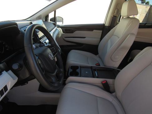 Used 2025 Honda Odyssey EX-L image 18