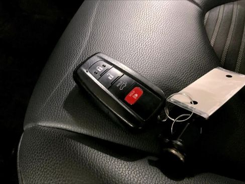 Used 2023 Toyota Highlander XSE AWD/4WD image 15