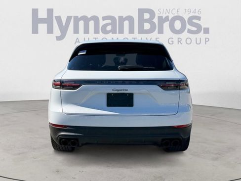 Used 2022 Porsche Cayenne Platinum Edition image 4
