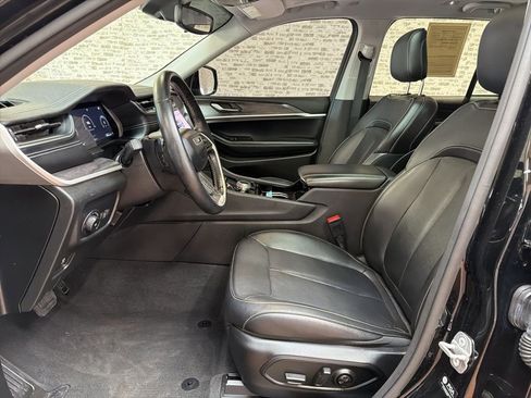 Used 2022 Jeep Grand Cherokee Limited image 23