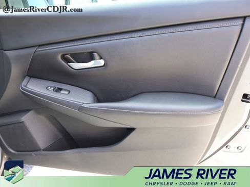 Used 2024 Nissan Sentra SV FWD image 8