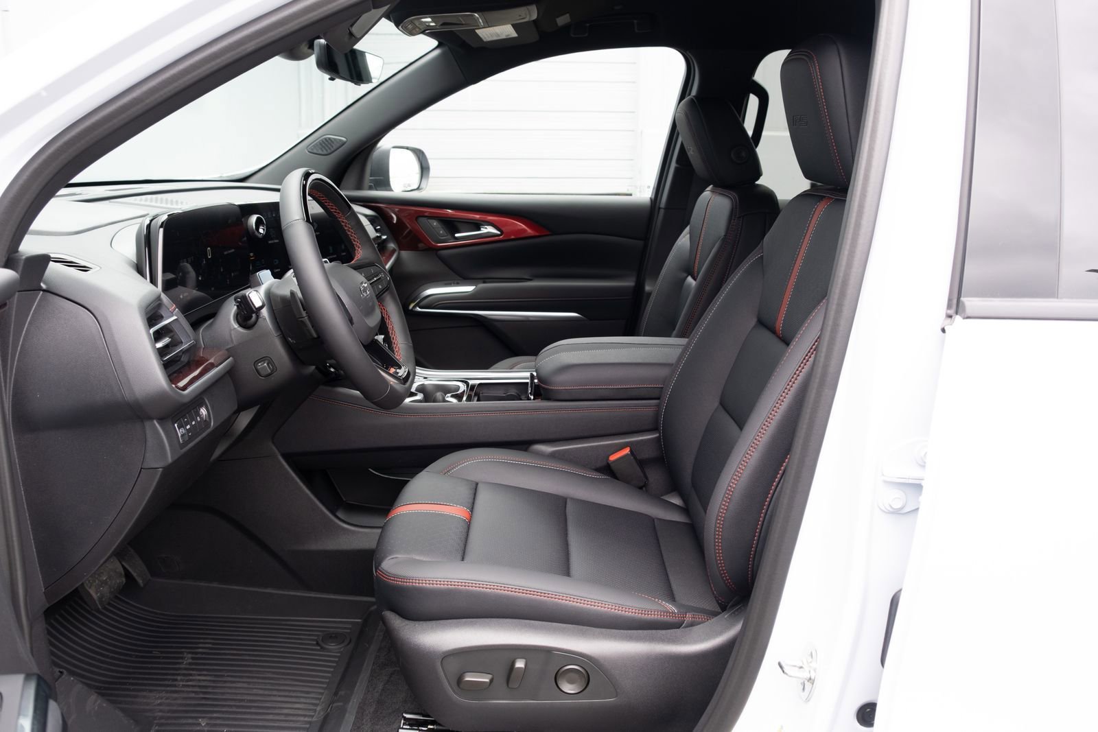 New 2026 Chevrolet Traverse RS w/ LPO, Floor Liner Package AWD/4WD image 11