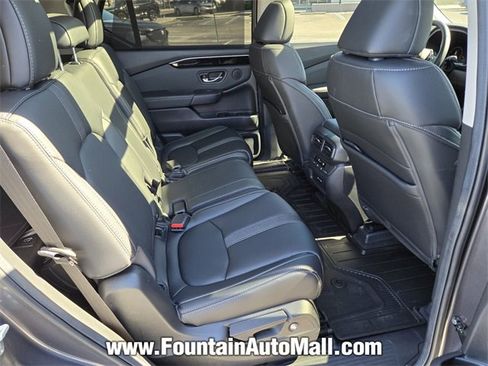Used 2025 Honda Pilot Touring image 16