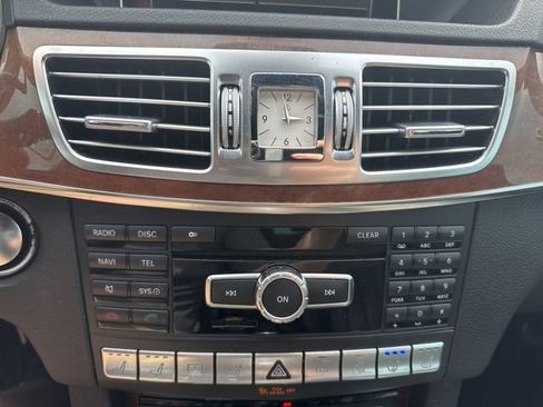 Used 2014 Mercedes-Benz E 550 4MATIC Sedan image 19