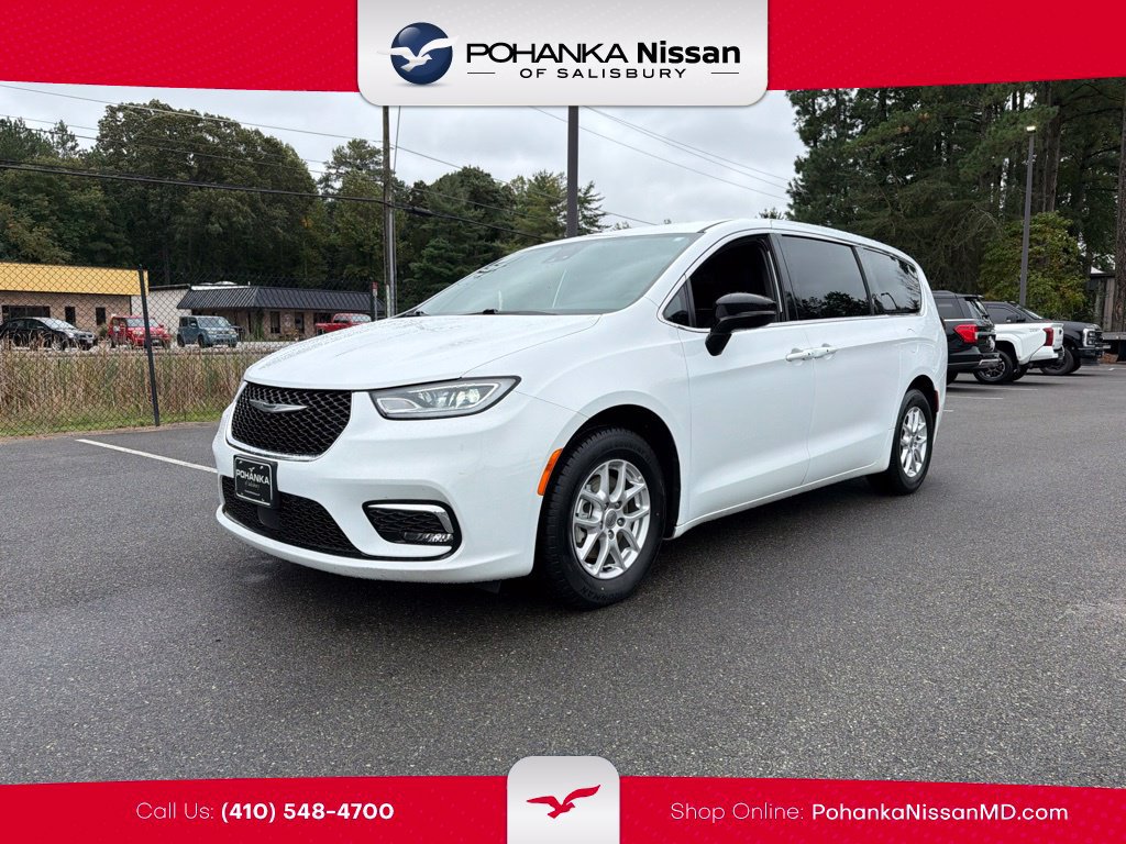 Used 2025 Chrysler Pacifica Select FWD image 1
