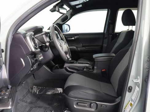 Used 2022 Toyota Tacoma TRD Sport w/ Technology Package AWD/4WD image 10
