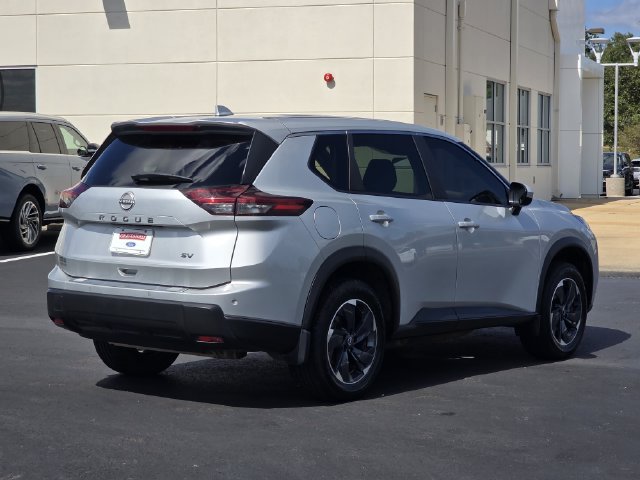 Used 2024 Nissan Rogue SV FWD image 4
