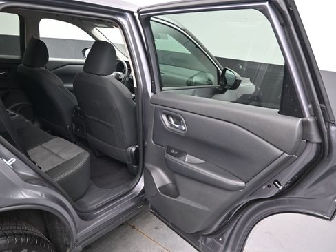 Used 2025 Nissan Rogue SV FWD image 12