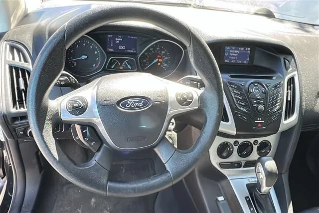 Used 2014 Ford Focus SE w/ SE Winter Package FWD image 7